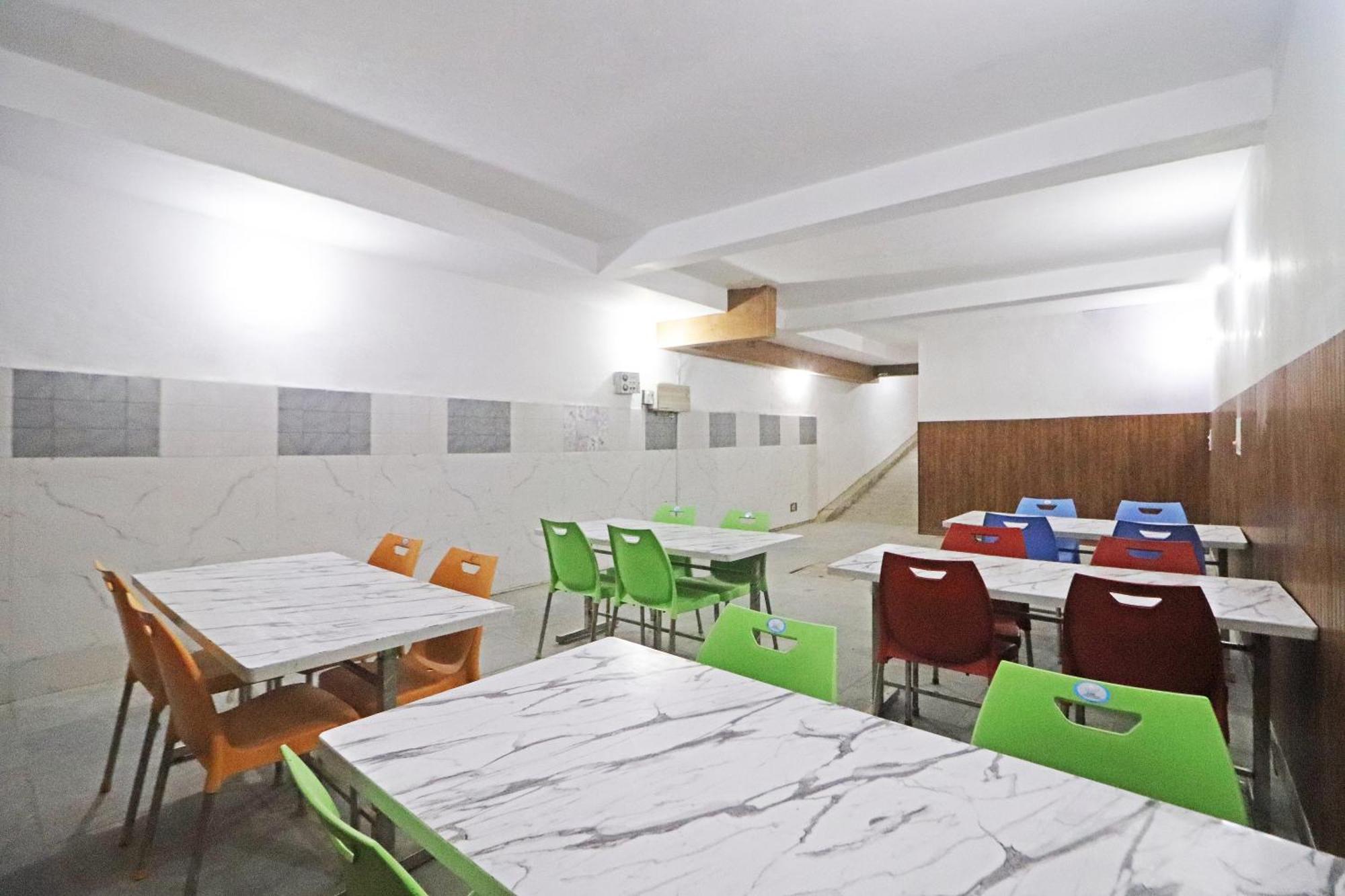Hotel Clink New Delhi Airport ภายนอก รูปภาพ
