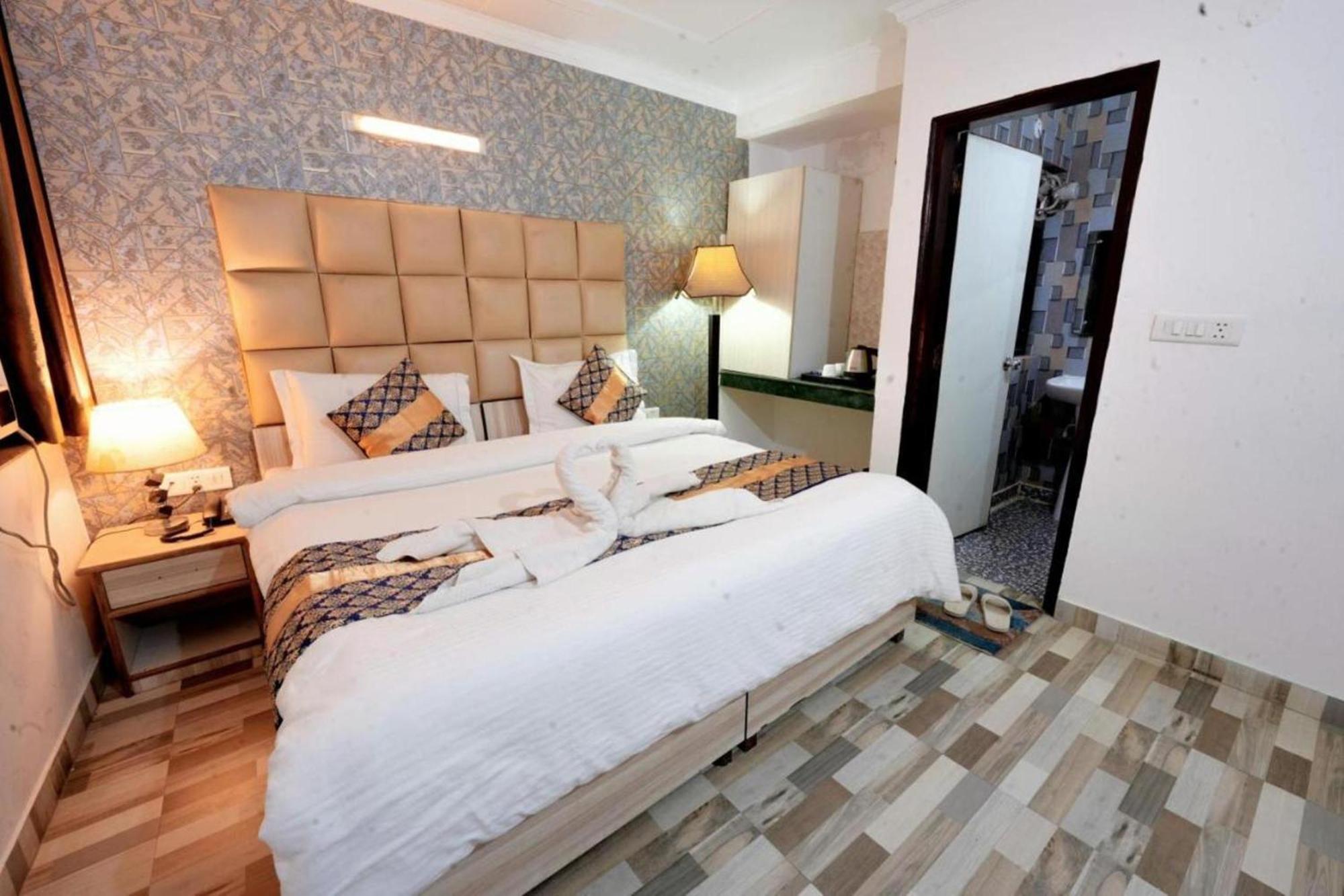 Hotel Clink New Delhi Airport ภายนอก รูปภาพ