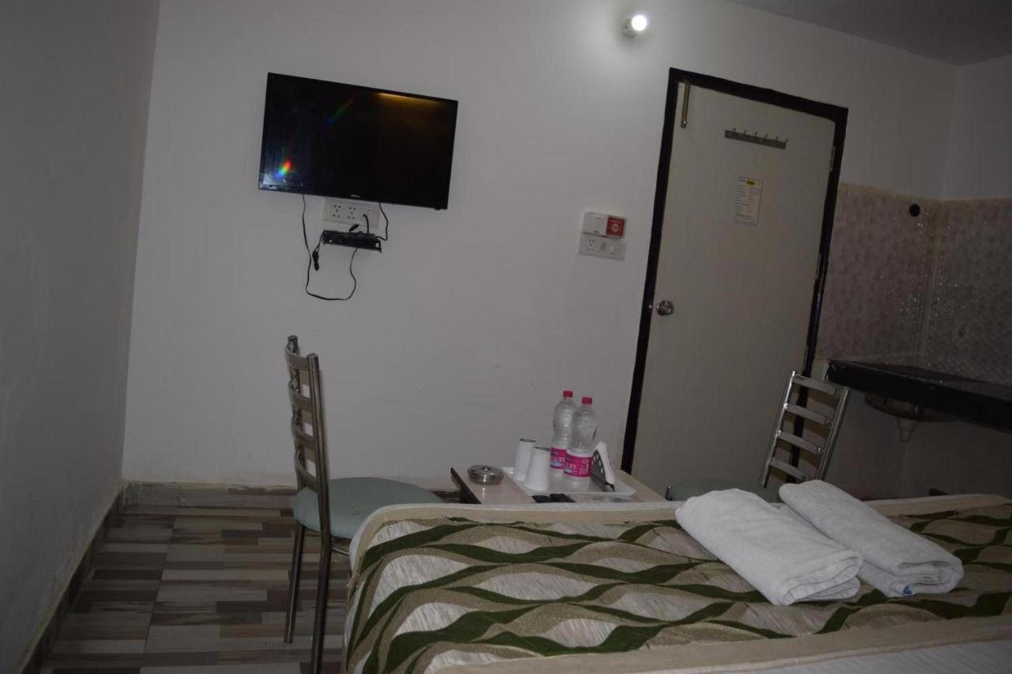 Hotel Clink New Delhi Airport ภายนอก รูปภาพ