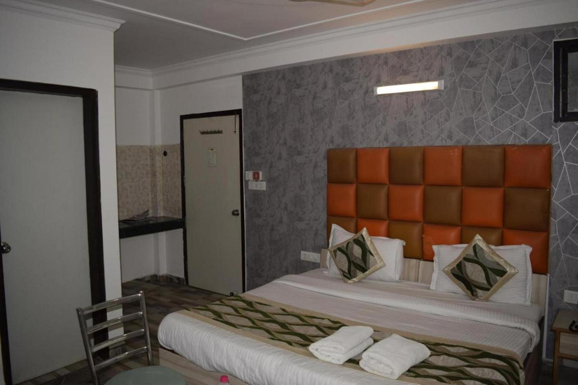 Hotel Clink New Delhi Airport ภายนอก รูปภาพ