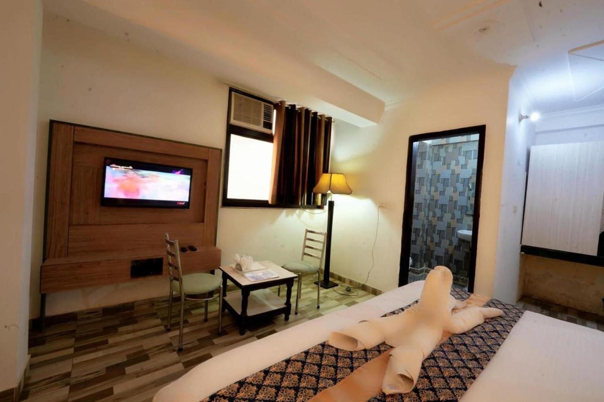 Hotel Clink New Delhi Airport ภายนอก รูปภาพ