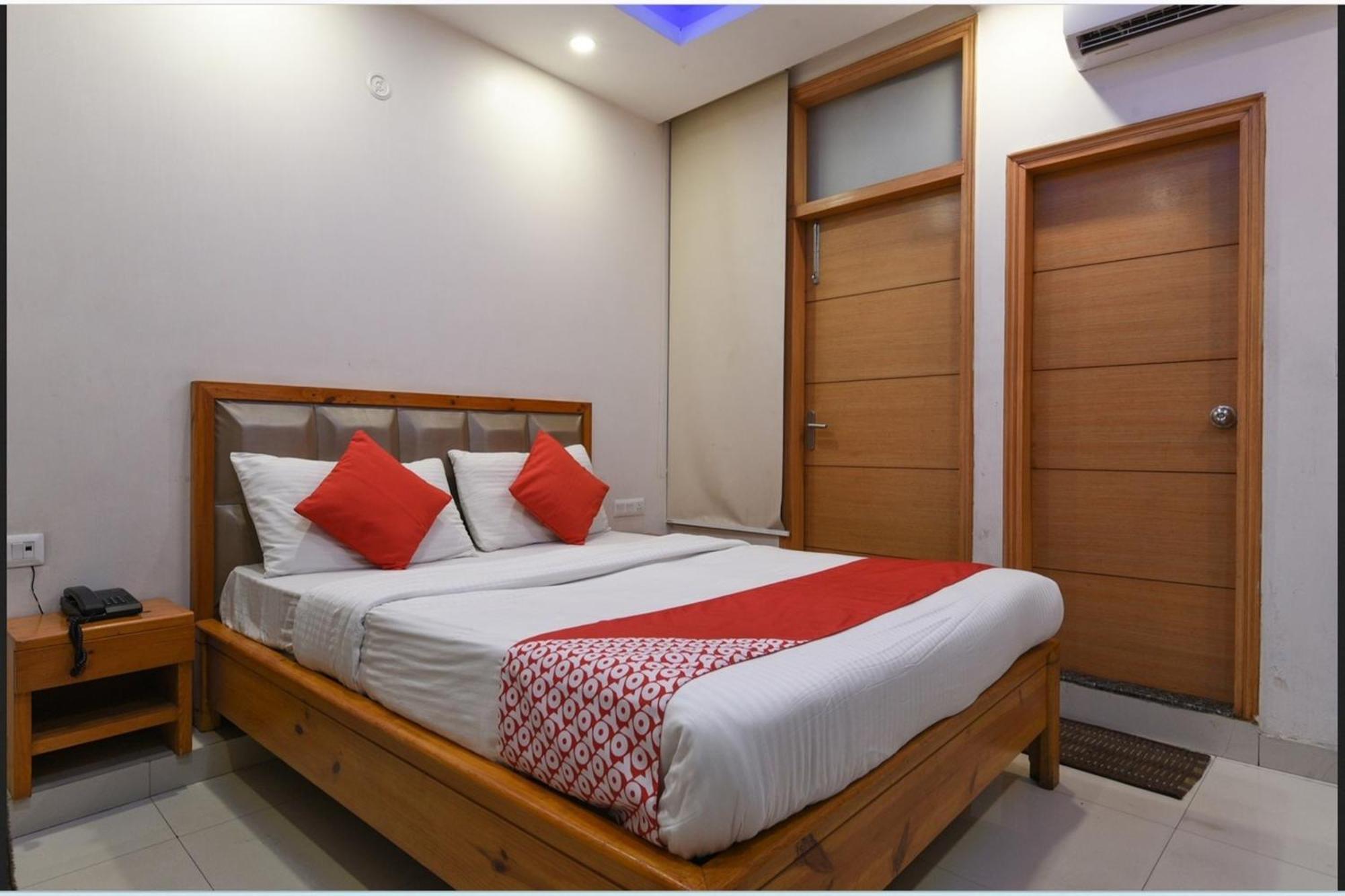Hotel Clink New Delhi Airport ภายนอก รูปภาพ