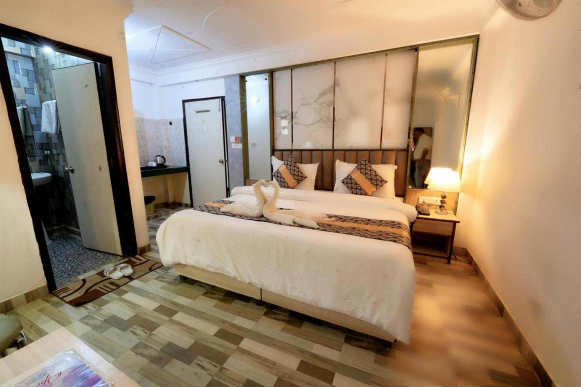 Hotel Clink New Delhi Airport ภายนอก รูปภาพ