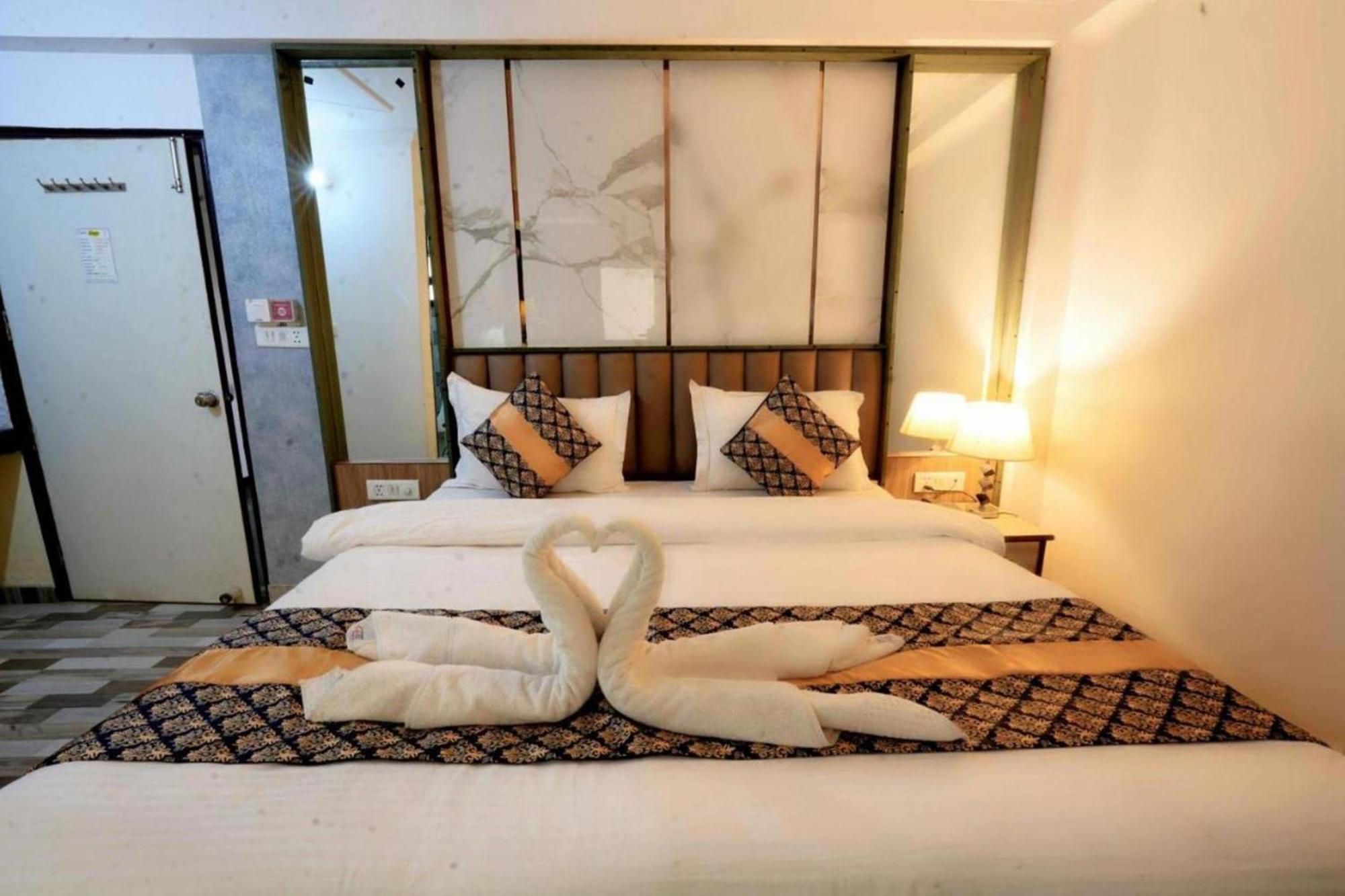 Hotel Clink New Delhi Airport ภายนอก รูปภาพ