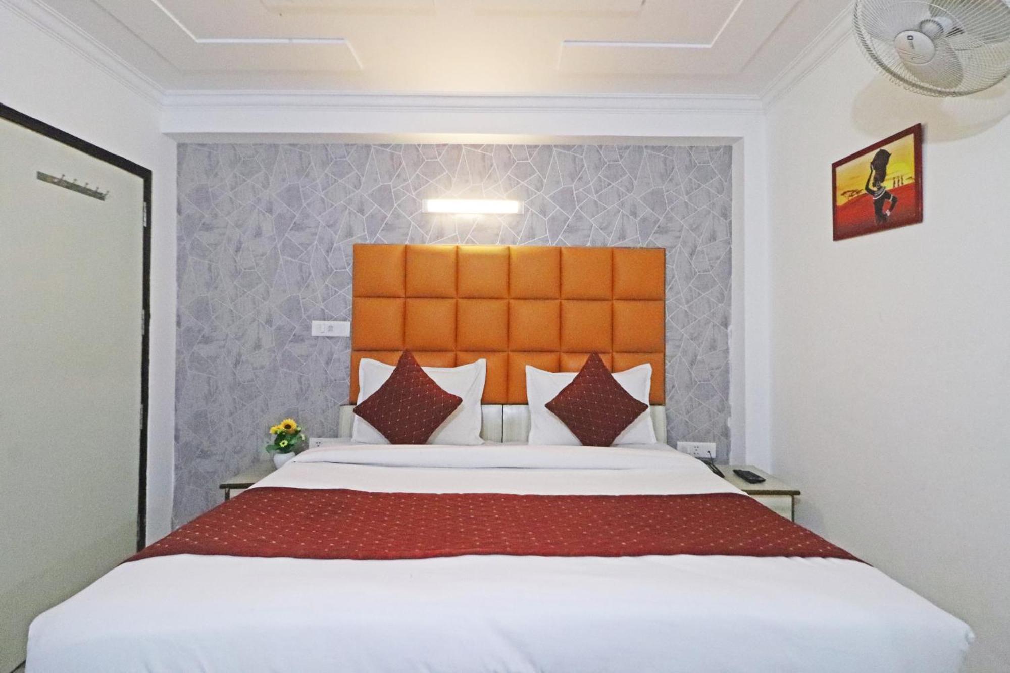 Hotel Clink New Delhi Airport ภายนอก รูปภาพ